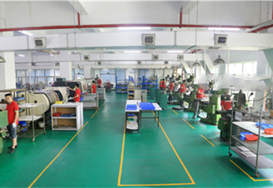 6臺(tái)銑床，3臺(tái)自動(dòng)攻牙機(jī),1臺(tái)噴砂機(jī) 