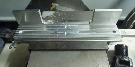 <strong>南京精密機械加工有多牛逼？這個盤子里有5000多個零件。</strong>