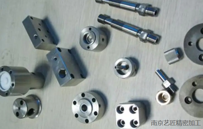 <strong>鋁合金精密模鍛加工順序:坯料準備、坯料加熱、精鍛工藝及壓下量、工藝間整理、潤滑</strong>