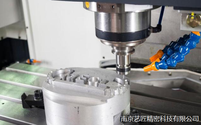 <strong>立式加工中心：cnc鉆攻中心廣泛應(yīng)用在哪些領(lǐng)域的加工？</strong>